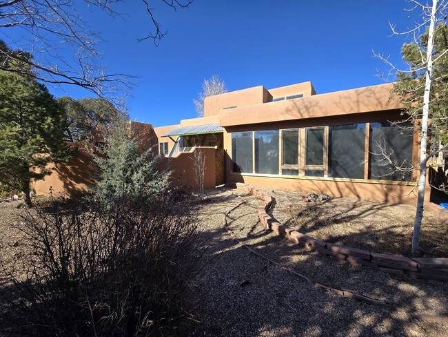 Building Photo - 2835 Don Quixote