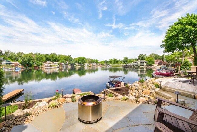 Building Photo - 3576 Portage Point Blvd