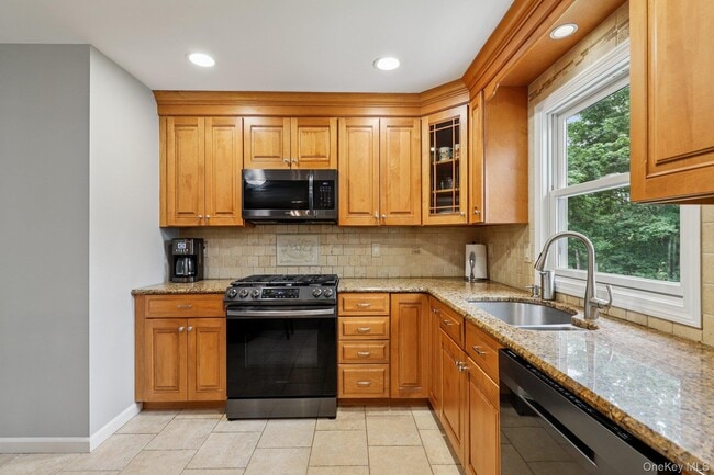 Building Photo - 118 Standish Dr