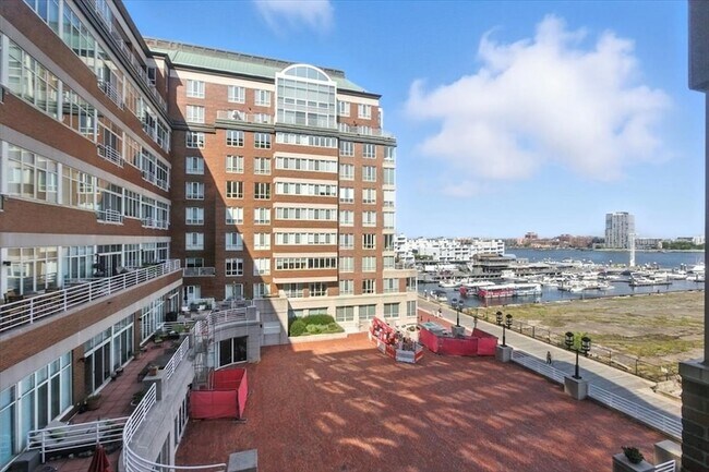 Building Photo - 197 8th St