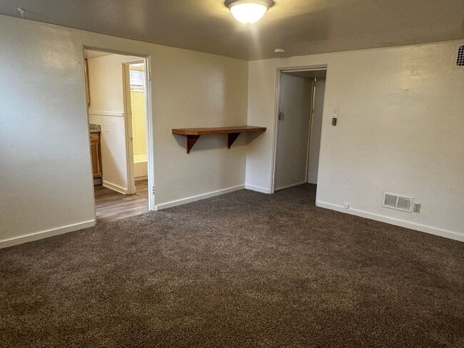 Building Photo - 1809 10th Ave