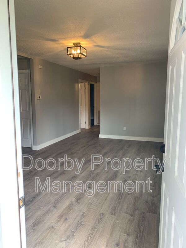 Building Photo - 1635 Dogwood Dr