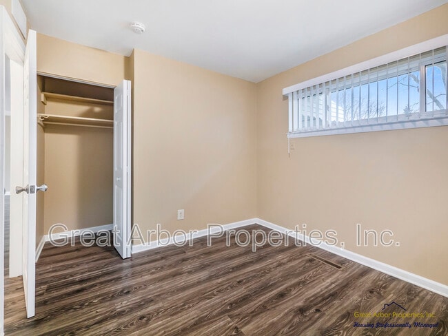 Building Photo - 1088 Studebaker Ave