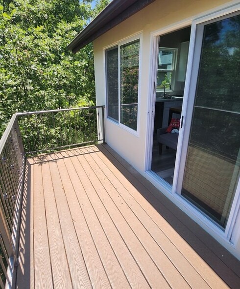 Building Photo - 872 Wild Rose Cir