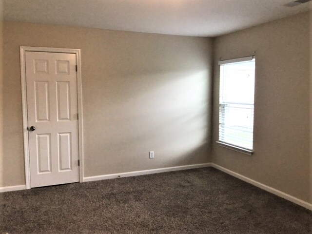 Building Photo - 122 Spring Lakes Dr