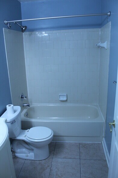 Bathroom 1 - 3400 Tulleys Pointe Ct