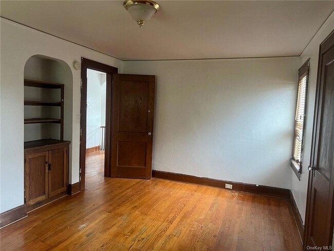 Building Photo - 123 Monhagen Ave