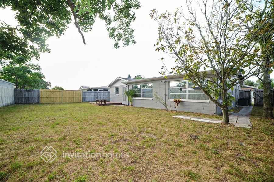 Building Photo - 3041 Holiday Lake Dr