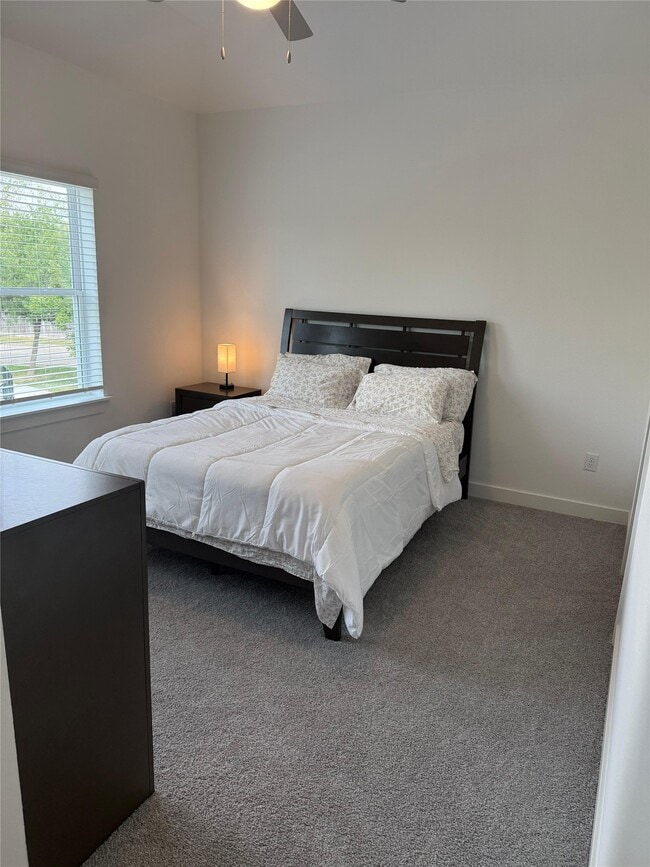 Building Photo - 11621 Waldemar Dr