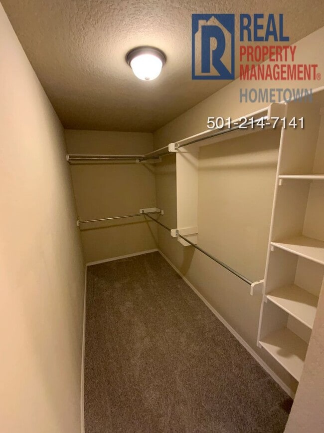 Building Photo - 14902 Parkway Meadows Dr