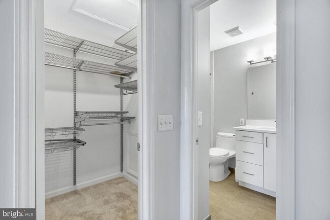 Building Photo - 5716 Chapman Mill Dr