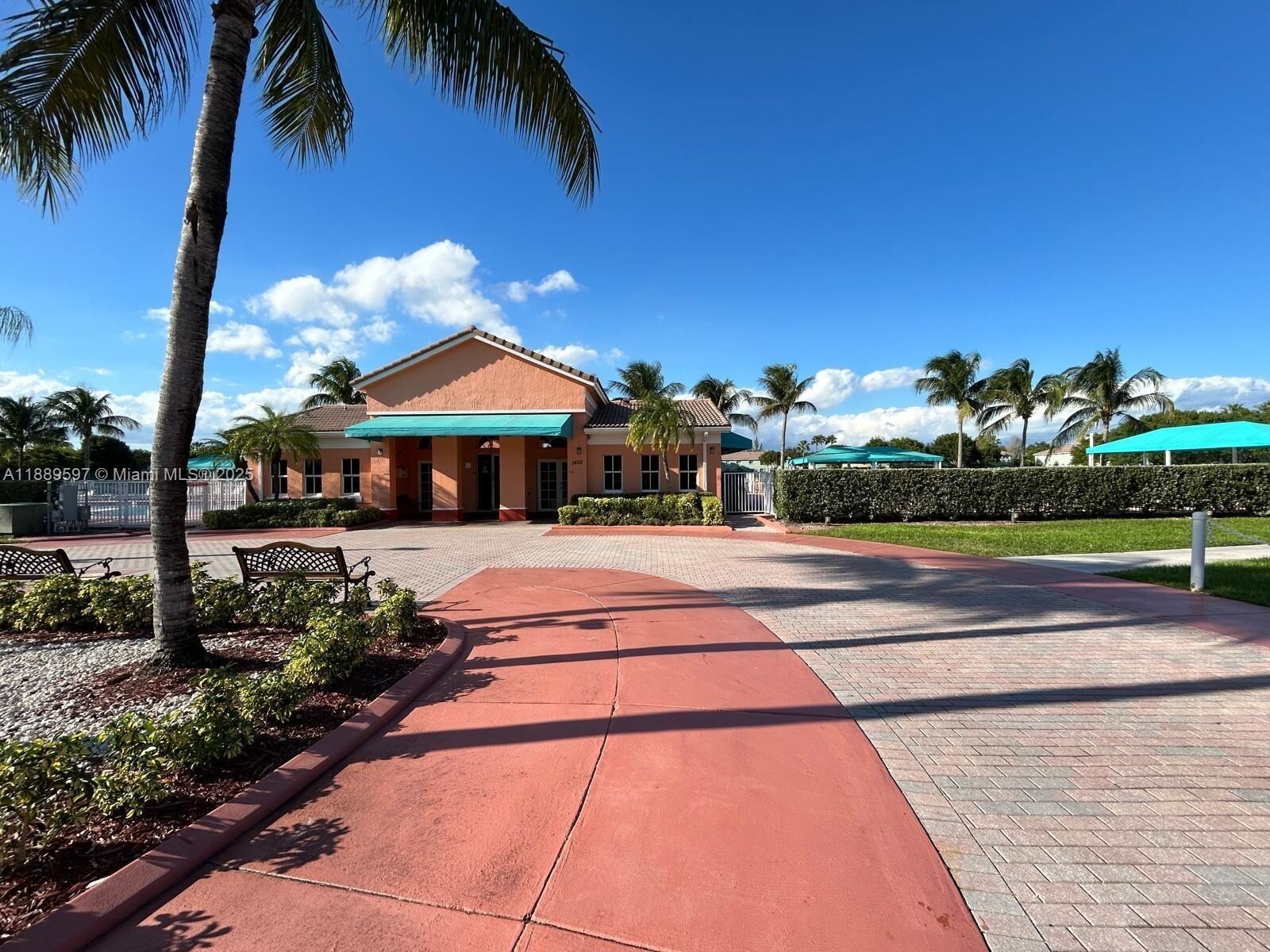 Building Photo - 1406 SE 26th Ct