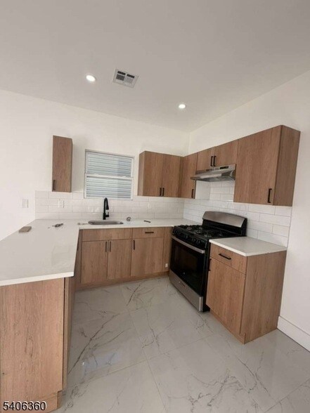 Building Photo - 69 Brookdale Ave