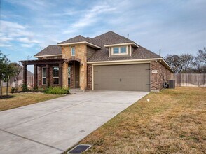Building Photo - Spacious Single-Family Home Available Now!
