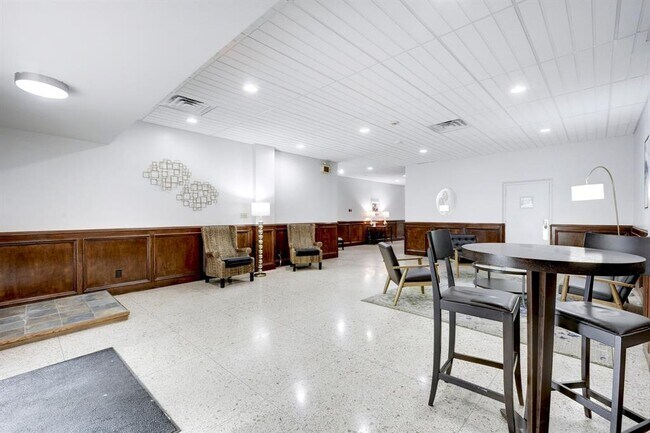 Building Photo - 1800 Lavaca St