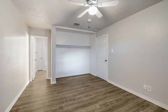 Building Photo - * 3 Weeks off of the First Full Months rent, if moved in by November 2025*