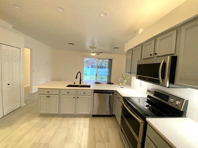 Building Photo - 3837 Fallscrest Cir