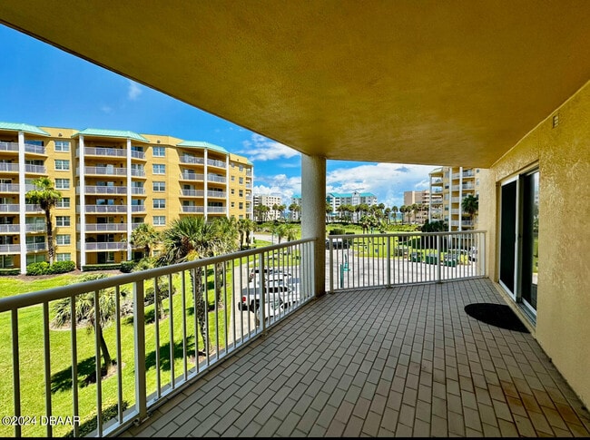 Building Photo - 4670 Links Village Dr