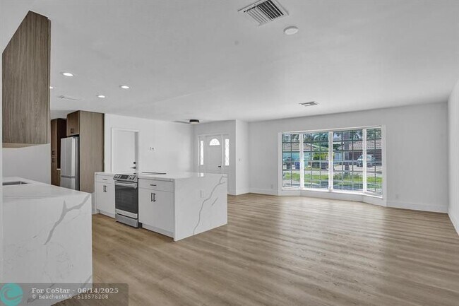 Building Photo - 4751 NE 29th Ave
