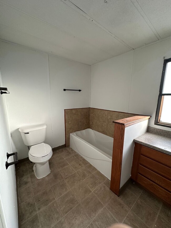 Building Photo - 102 E Water St