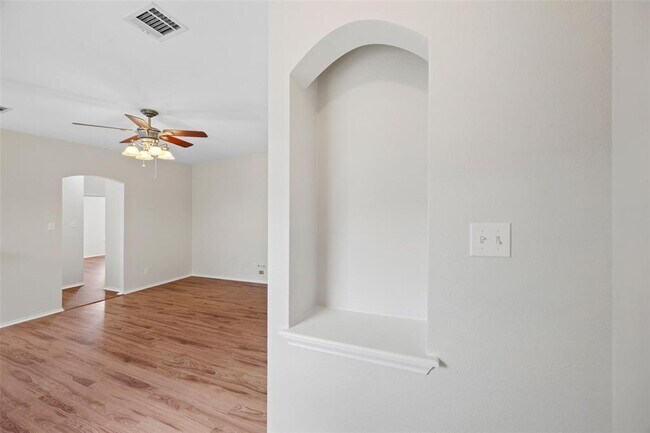 Building Photo - 1225 Tudor House Rd