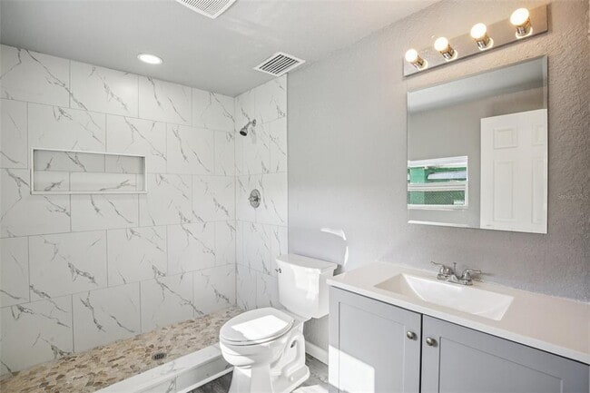 Building Photo - 1911 22nd Ave S