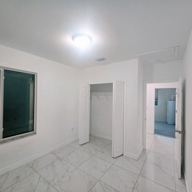Building Photo - MUST SEE -2/2/1+OPEN DEN-DUPLEX IN GREENBR...