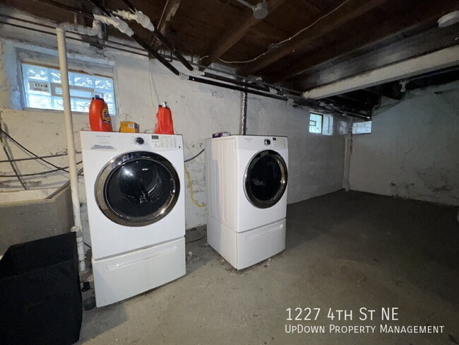 Building Photo - 1227 4th St NE