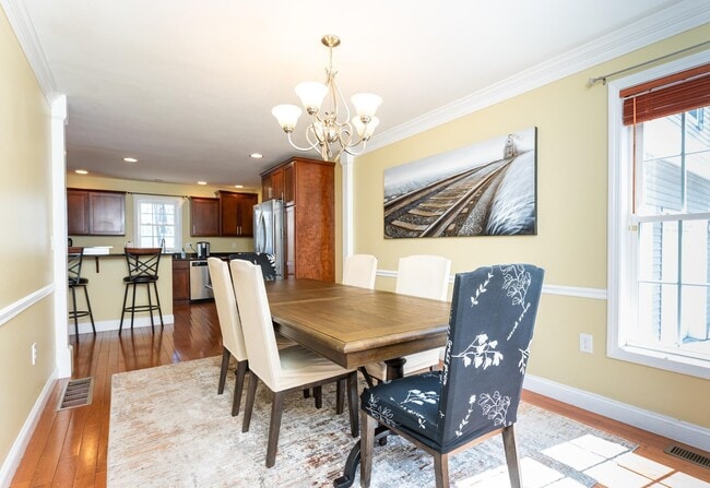 Building Photo - 4 Lowther Pl