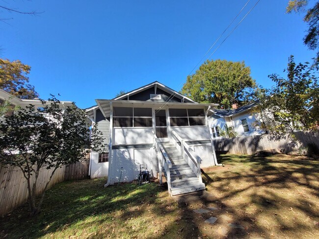 Building Photo - Charming 2 Bed/1 Bath Bungalow Style Home ...