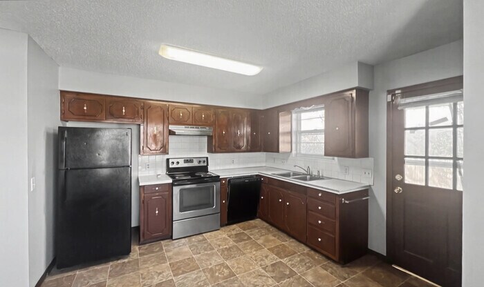 Building Photo - 2356 S Crysler Ave