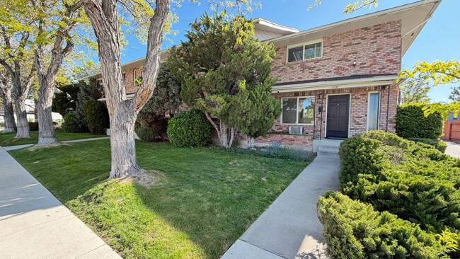 Building Photo - 1100 Harvard Wy