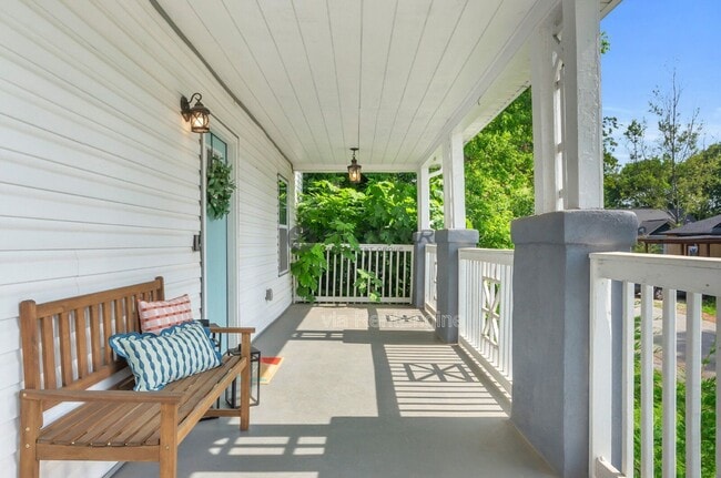 Building Photo - 44 4th Ave