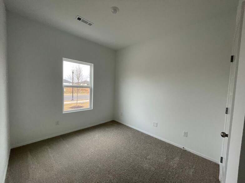 Building Photo - 6723 SW Dignity Ave