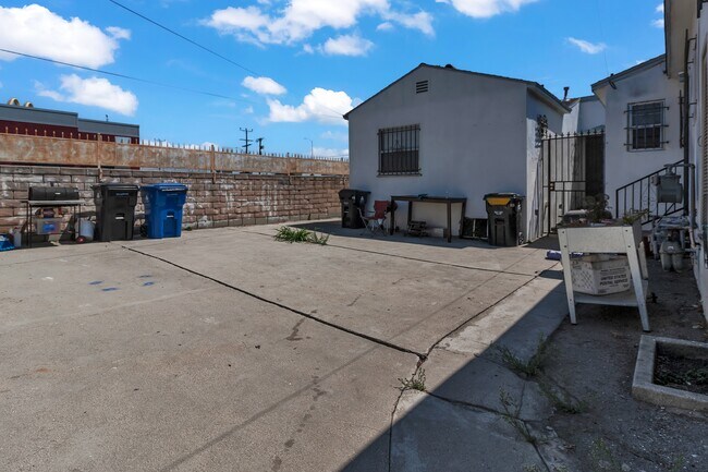 Building Photo - 451 E 101st St
