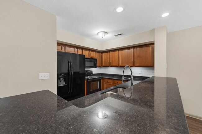Building Photo - 1317 Esic Dr
