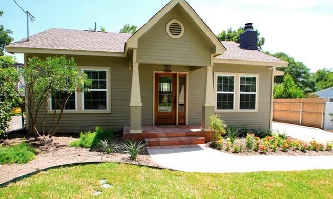 Primary Photo - Craftsman-style Alamo Heights home with fe...