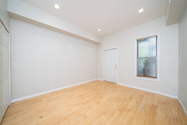 Building Photo - 209 Webster Ave