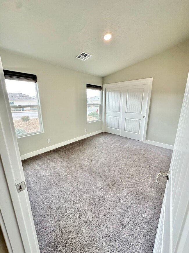 Building Photo - Beautiful Red Waters Home