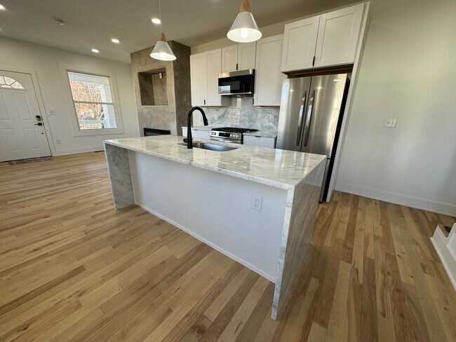 Building Photo - 2 Bedroom - Weiland Park