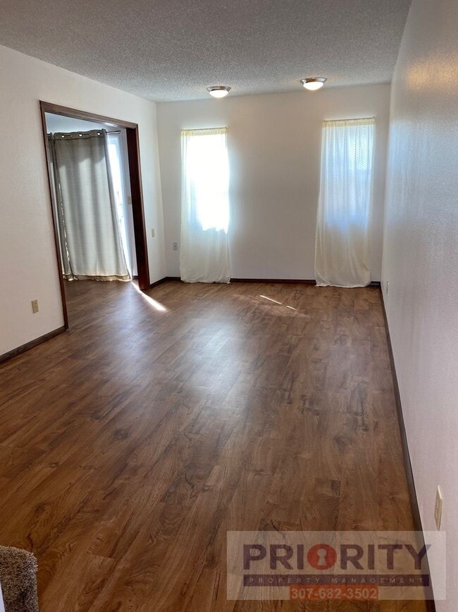 Building Photo - 3 bedroom, 2.5 bath 1,500 sqft Townhouse