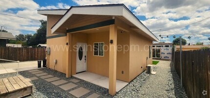 Building Photo - 2 Bedroom, 1 bathroom
