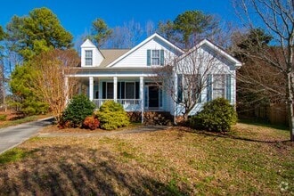 Building Photo - Exceptional 5-Bedroom Residence in the Hea...