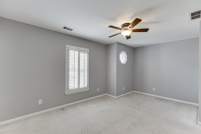 Building Photo - 2885 Towne Village Dr NW