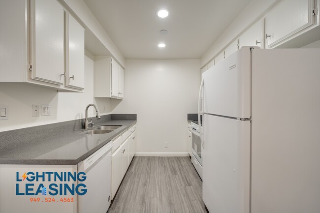 Building Photo - 5121-5125 Klump Ave