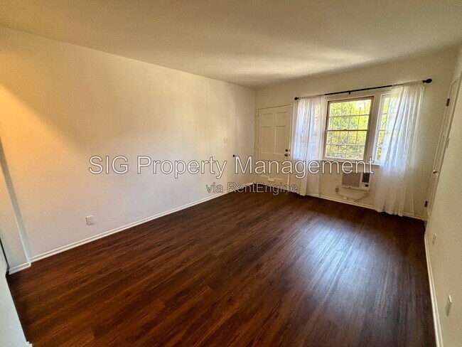 Building Photo - 4371 Sunset Dr