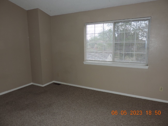 Building Photo - 4240 S Mobile Cir