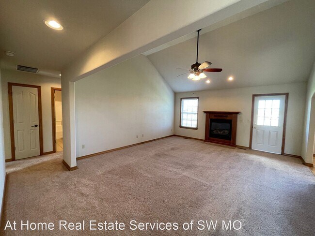 Building Photo - 4 br, 2 bath House - 792 S Hackberry Ave