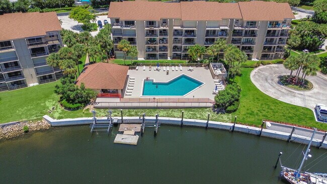 Building Photo - 1901 Marina Isle Way