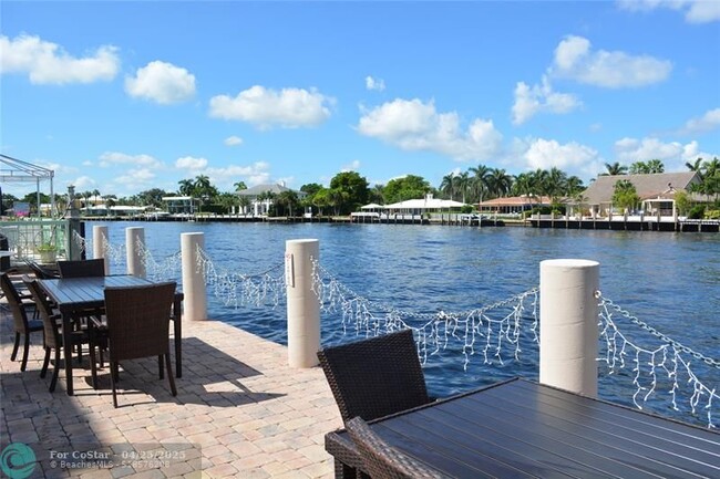Building Photo - 711 Bayshore Dr
